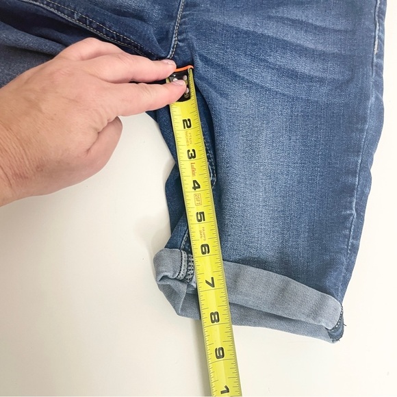 Girls Justice Pull On Stretch Denim Jean Shorts Elastic Waist Size 10 Light Wash - Picture 2 of 5